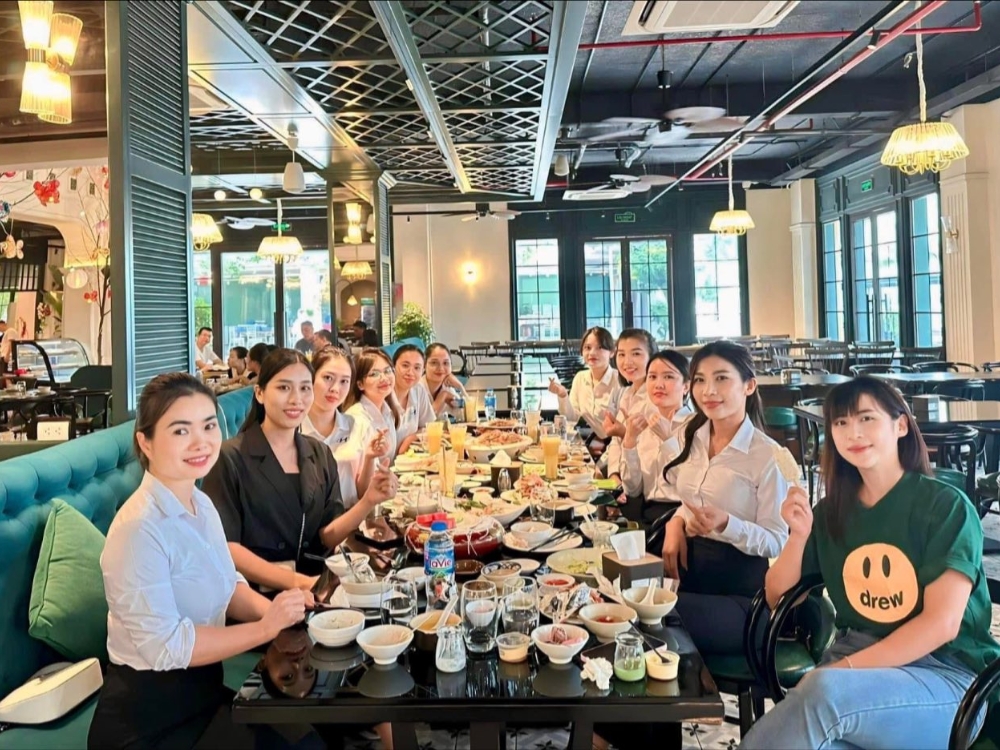 Địa chỉ Nhà hàng ở đâu?